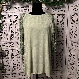 DOLCE BIANCA SWEET SAGE GREEN & CROTCHET LACE LIGHTWEIGHT MID SLEEVE TOP